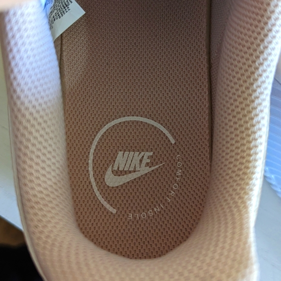 NWOT Nike Court Vision Alta Women's Shoes in Pink - Picture 3 of 8